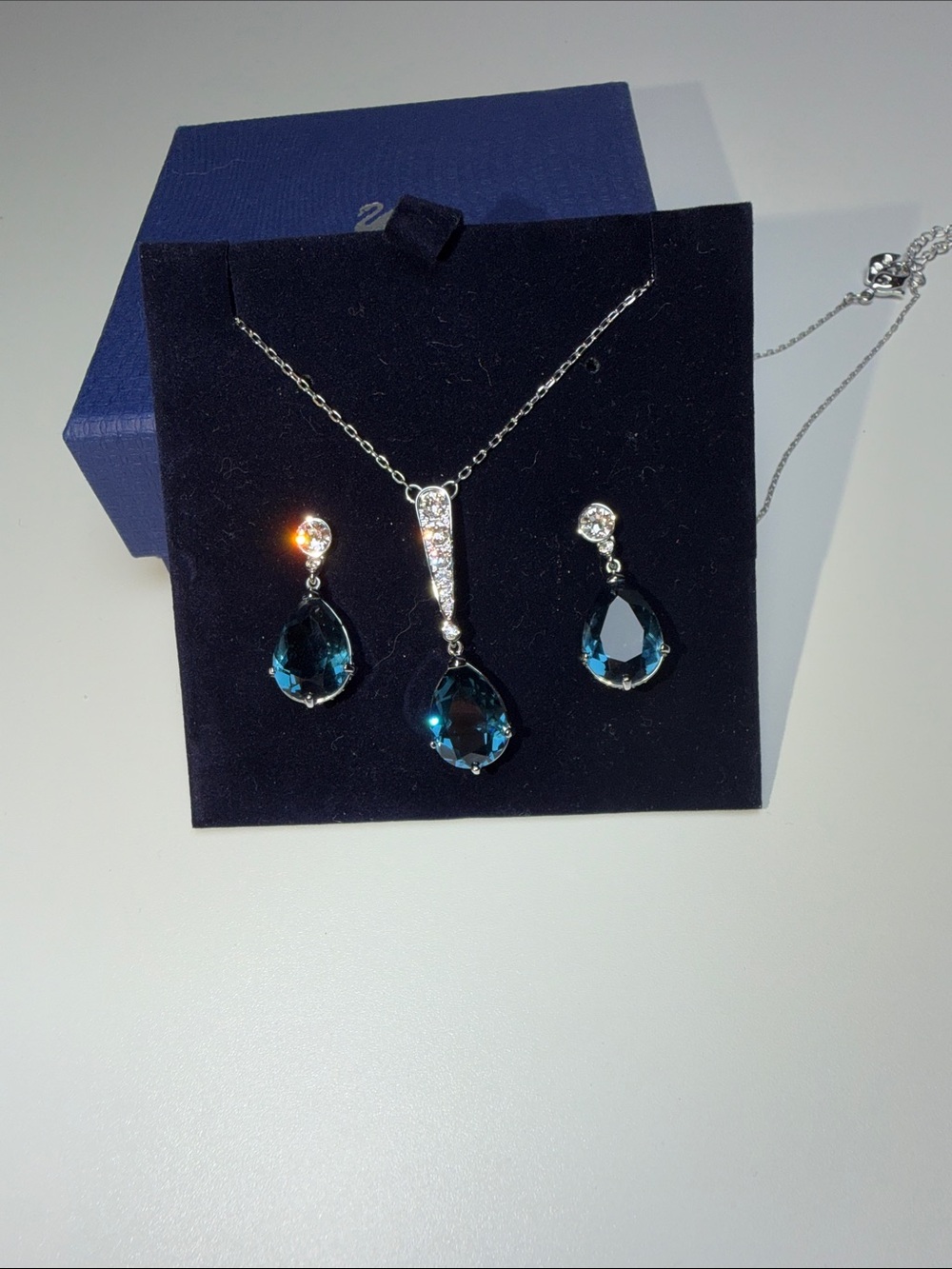 NEW SWAROVSKI VINTAGE SET DROP SHAPE DARK BLUE CRYSTAL NECKLACE AND EARRINGS - Picture 6 of 13